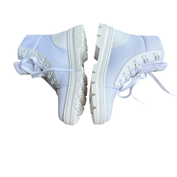 Dr. Martens Combs Platform Boot - Women's Size 10 Combs  Boot - Picture 6 of 17